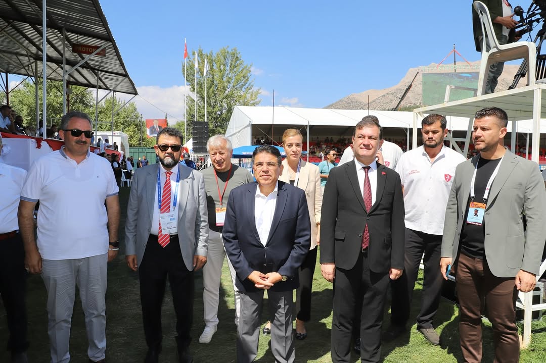 Elmalı'da Geleneksel Yağlı Pehlivan Güreşleri Başladı