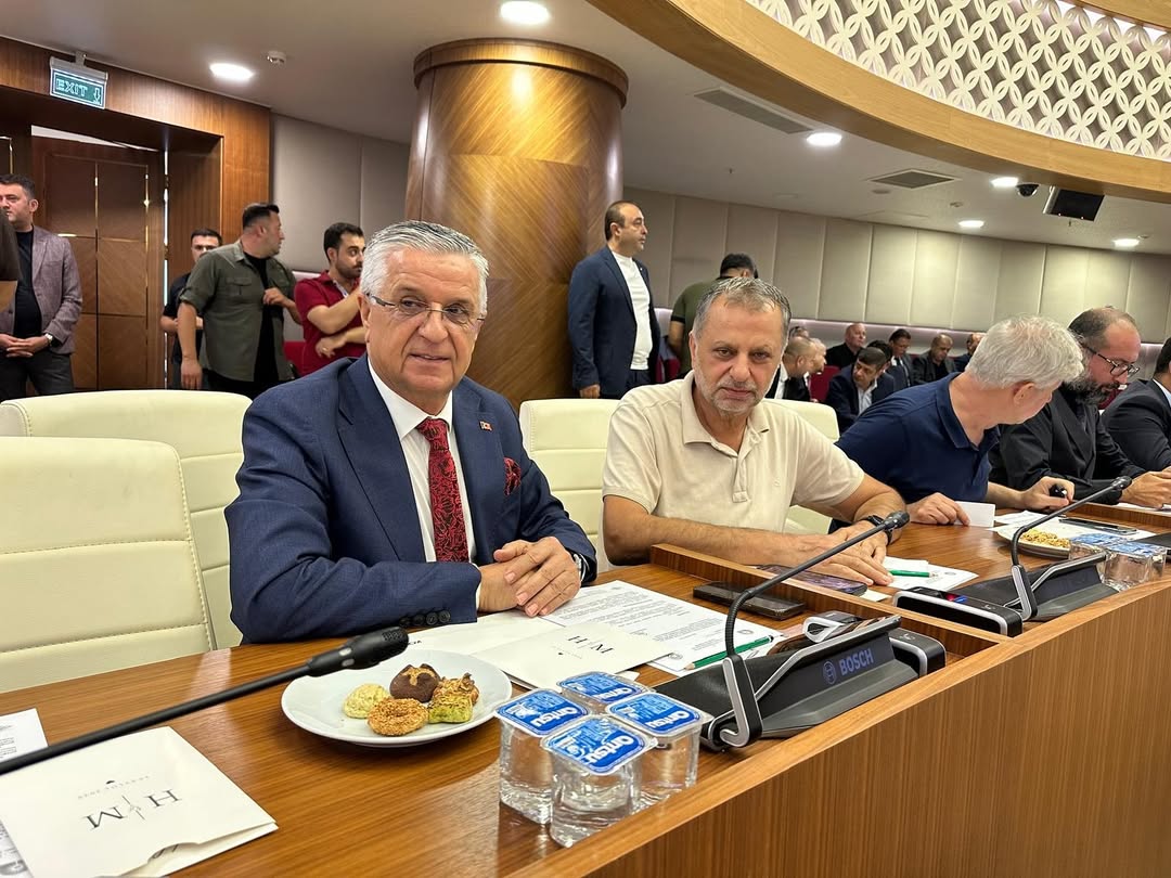 Antalya Büyükşehir Belediyesi Meclisi'nde Kemer Belediye Başkanı Topaloğlu