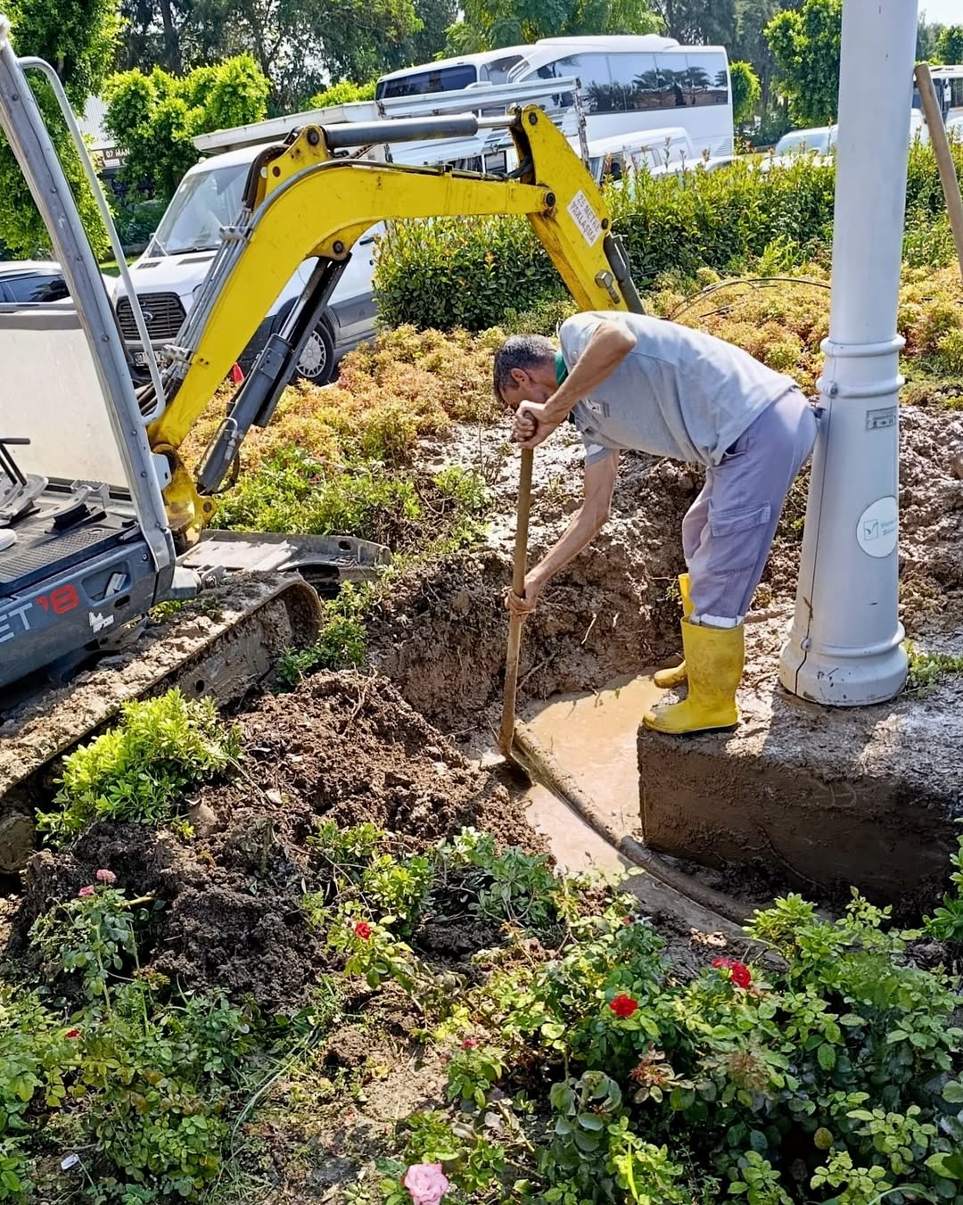 Antalya Manavgat'ta Park ve Bahçeler Müdürlüğü'nden Bakım Onarım Çalışmaları
