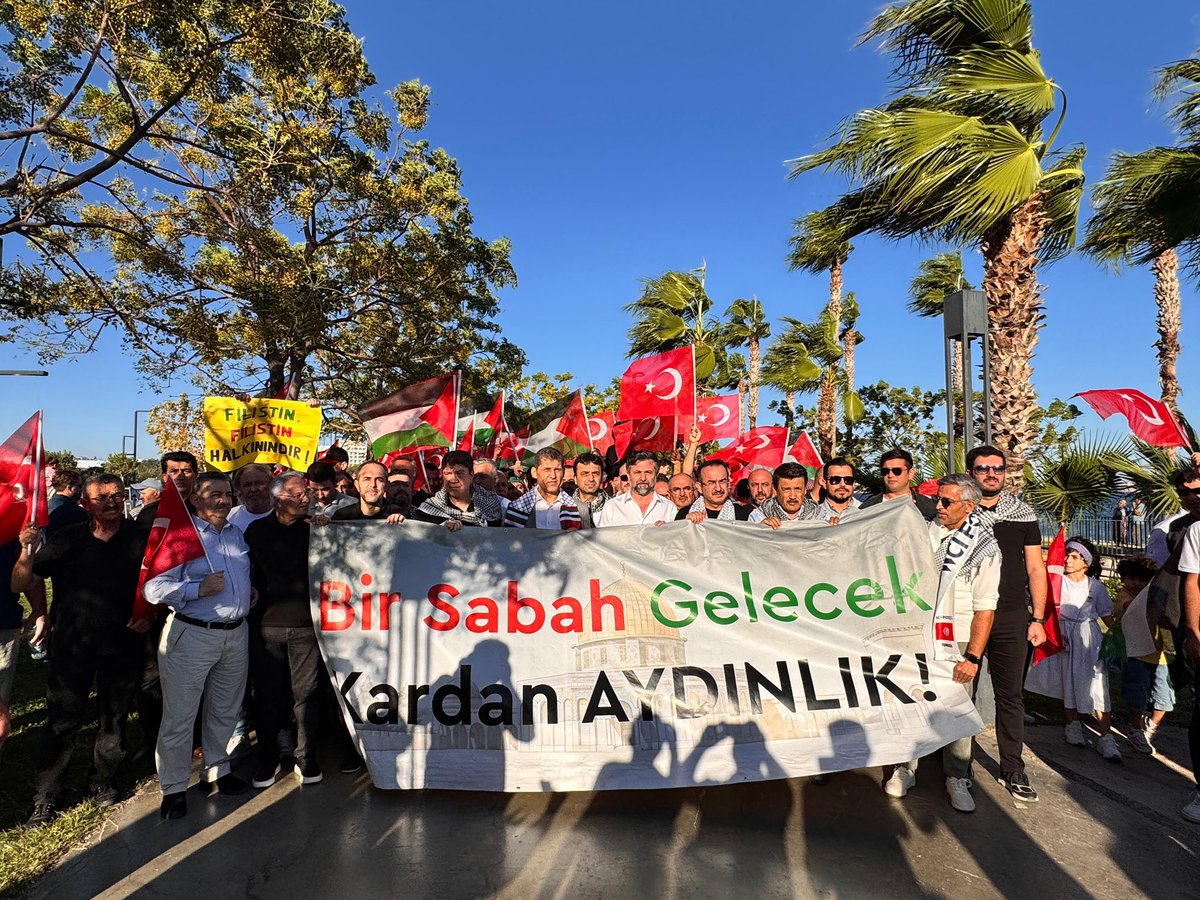 Antalya'da Gazze İçin Kararlılık ve Dayanışma Yürüyüşü Düzenlendi