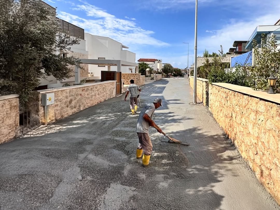 Kaş'ta Altyapı ve Yol Çalışmaları Hız Kesmeden Devam Ediyor