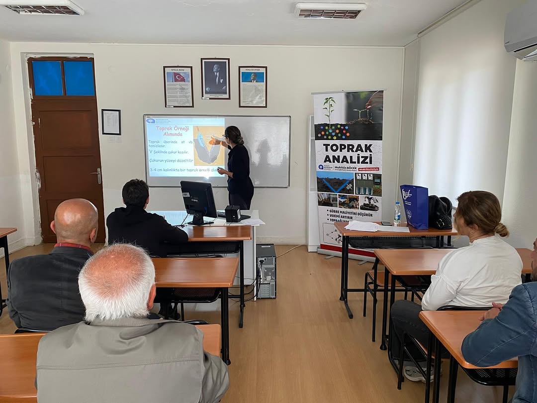 Antalya'da Üreticilere Uygulamalı Tarım Eğitimi