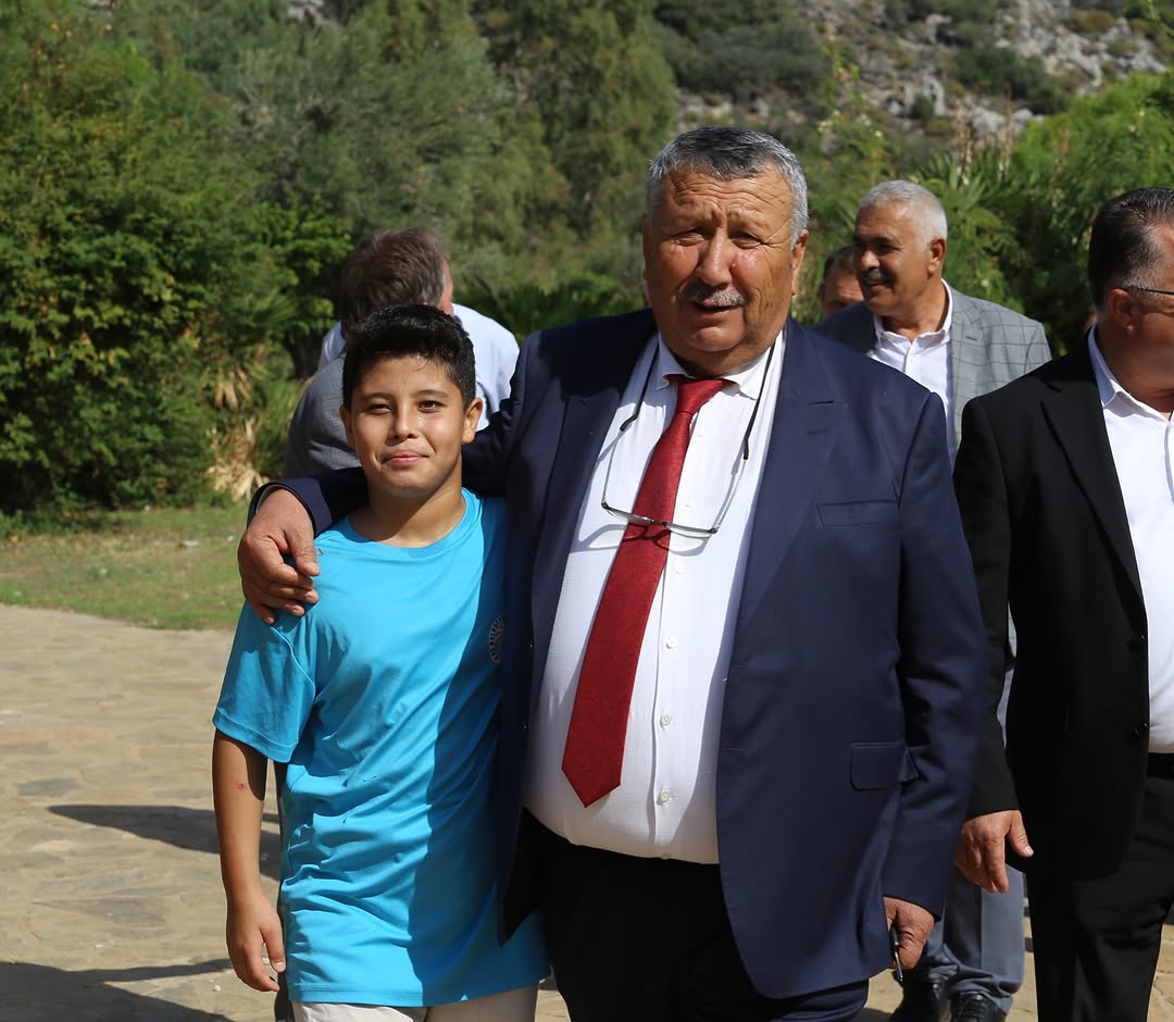 Kaş Belediyesi'nden Vatandaşlara Haftanın Güzellikler Getirmesi Temennisi